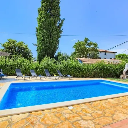 Dante Comfortable Villa Medulin