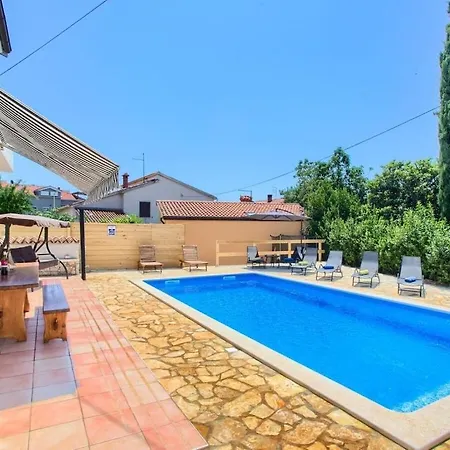 Dante Comfortable Villa Medulin