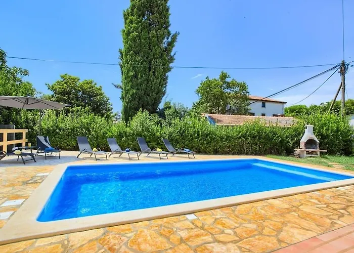 Dante Comfortable Villa Medulin