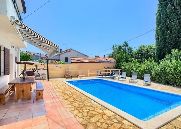 Dante Comfortable Villa Medulin